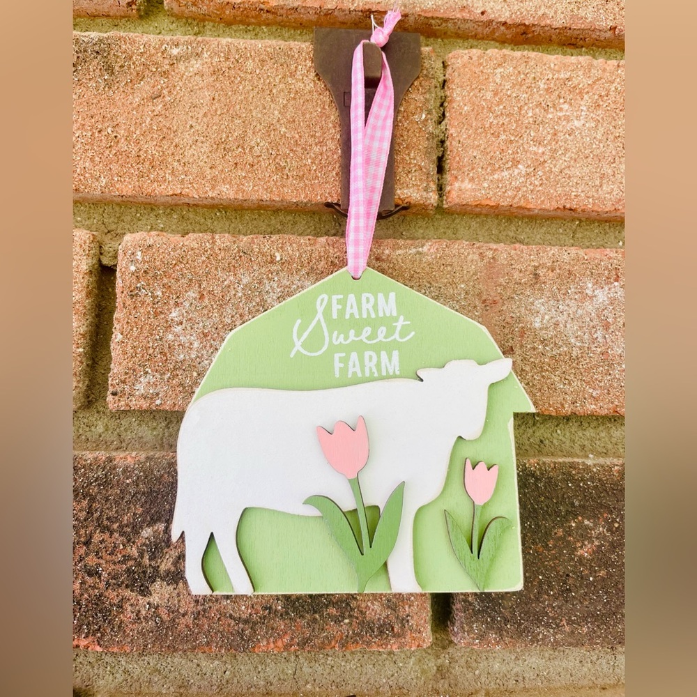 *Spring Barn Animal & Tulip Ornament Cow